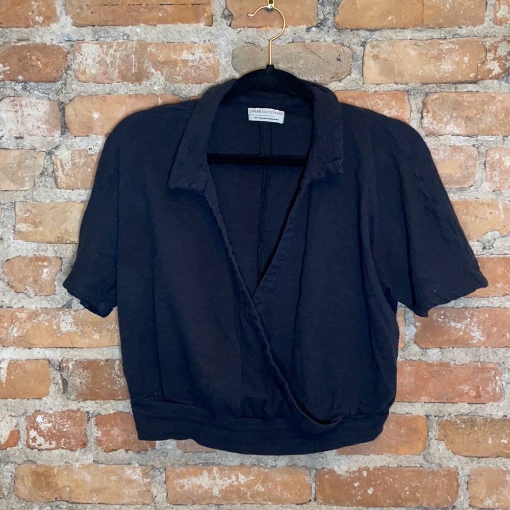 UO- Black Short Sleeve Crop Top w/ Collar - Medium